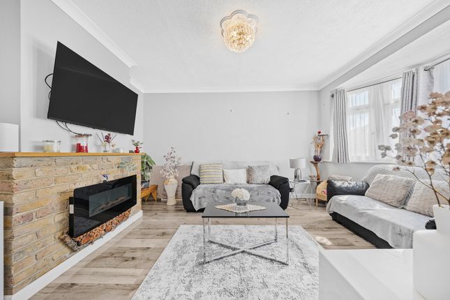 62, Hillfoot Road, Romford photo 3