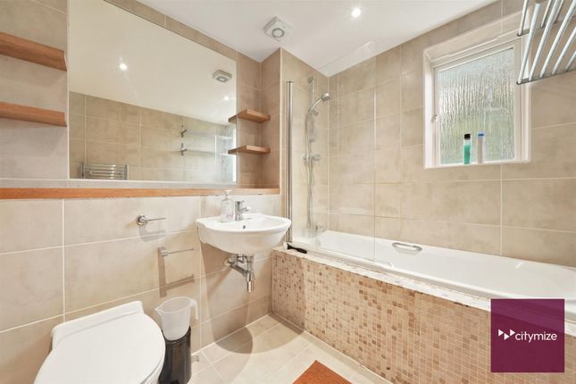 Flat 29, 140, Omega Court, London Road, Romford photo 4