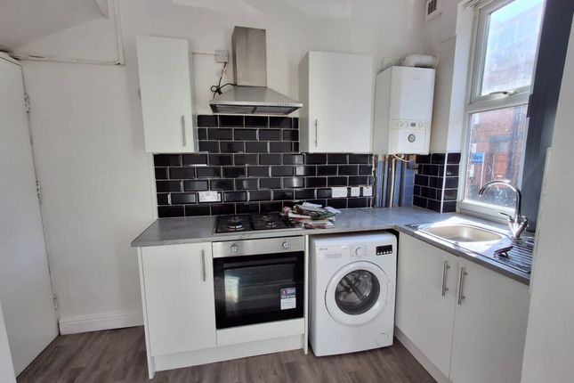 8, Moorfield Grove, Leeds photo 4