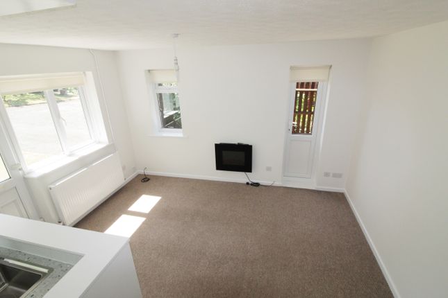 Town house to rent in Clayhall Road, Droitwich