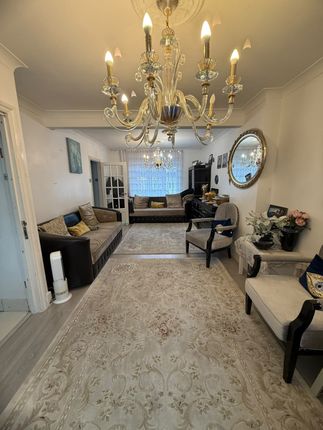 152 Sewardstone Road, Chingford photo 3