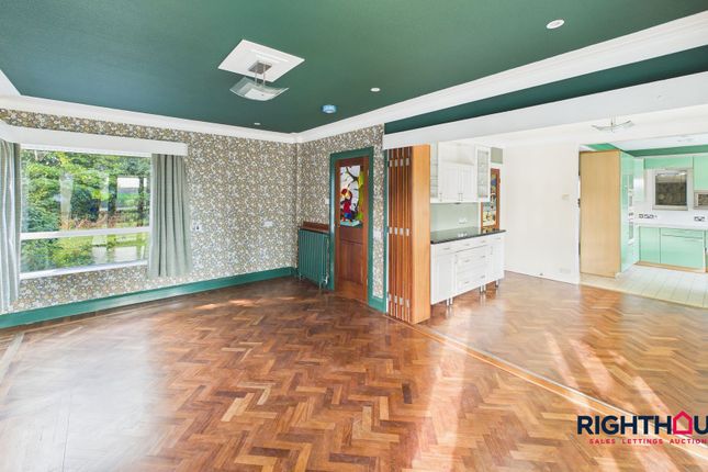 70a Rooley Crescent, Bradford photo 2