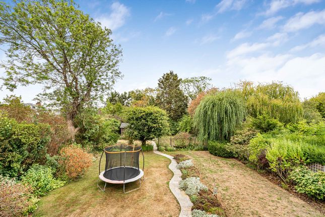 4 Heath Drive, Potters Bar photo 2