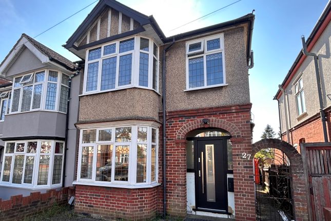 Thumbnail Semi-detached house to rent in Cranleigh Gardens, Luton, Bedfordshire