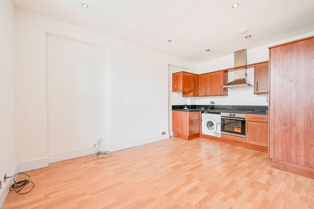Thumbnail Flat to rent in Hastings Road, West Ealing, London