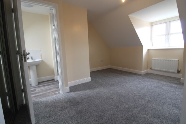 Town house for sale in Pilgrims Way, Gainsborough, Lincolnshire