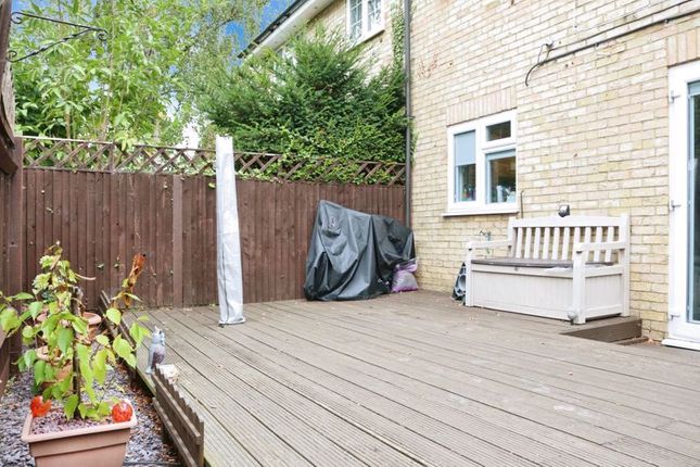 4, The Hawthorns, Slough photo 2