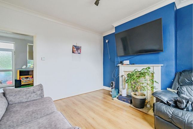 11, Jubilee Road, Manchester photo 4