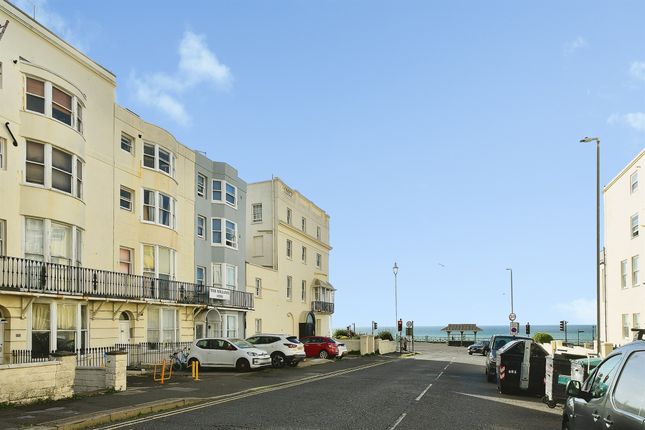 Flat 2, 25-26, Lower Rock Gardens, Brighton photo 2