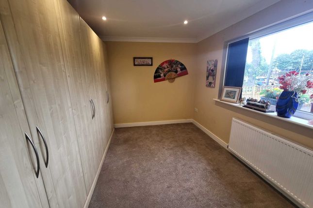 Detached bungalow to rent in Chapel Lane, Thornhill