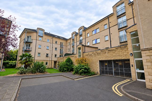 2-bed flat on 106/1, Crewe Road North, Edinburgh, £180,000
