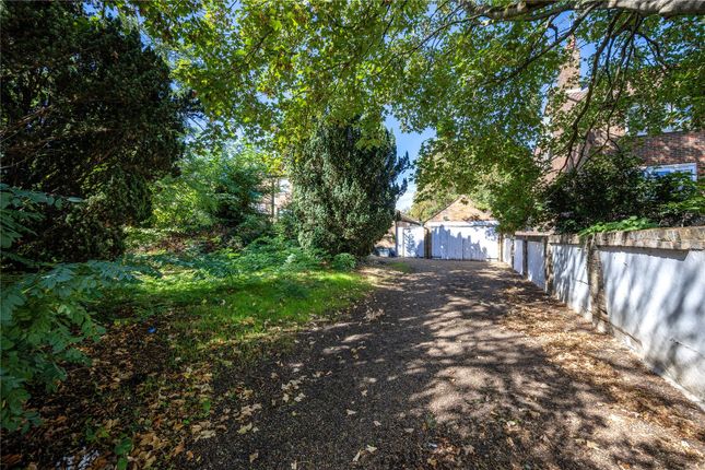 West Farm, Kew photo 2