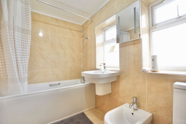 50 Lawrence Road, London photo 4