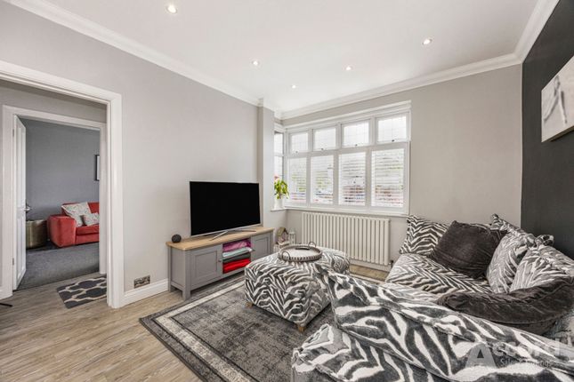 3 Deveron Way, Romford photo 3