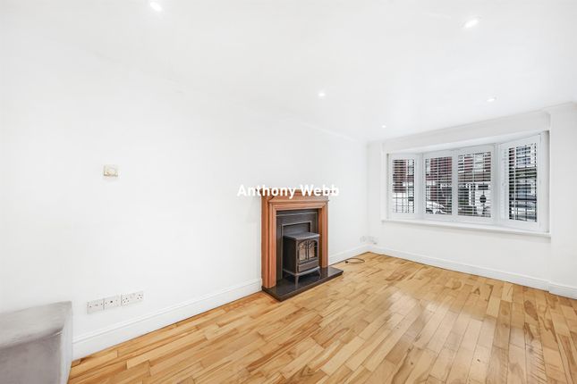 35, Meadowcroft Road, Palmers Green photo 4