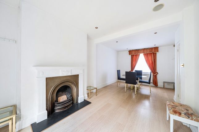 2 Gothic Cottages, Highfield Road, London photo 3