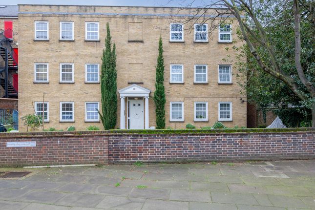Flat for sale in Canton Street, London
