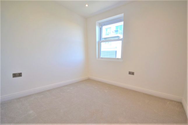 Chamberlayne Road, Kensal Green, London photo 3