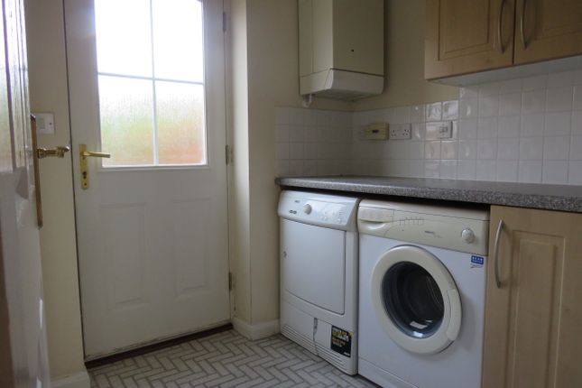 57a, WARWICK photo 4