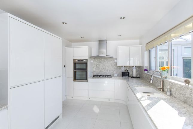 2, Elmwood Chase, Leeds photo 3