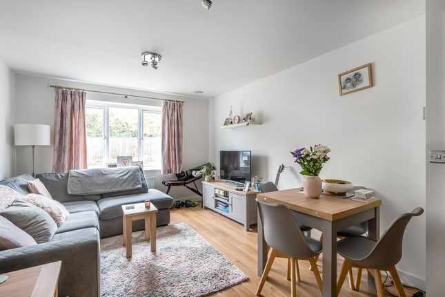 26 Swinton Court, Sevenoaks photo 2