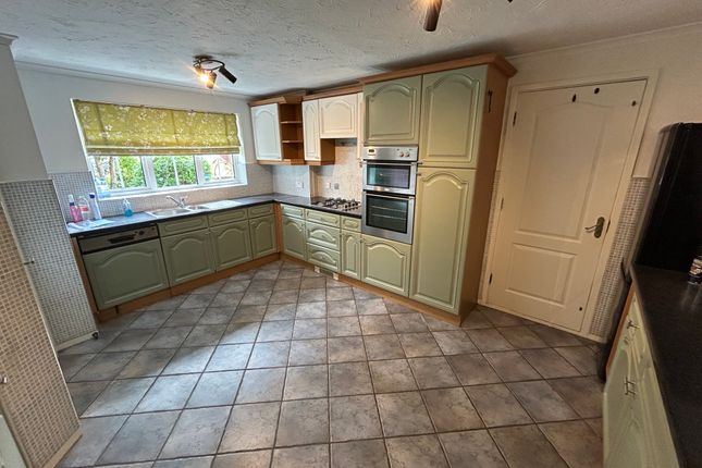 25, Stevenage photo 3