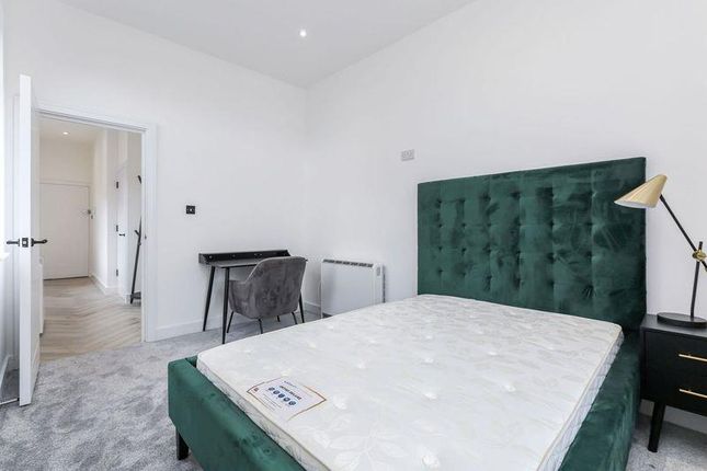 Flat to rent in Welling High Street, Welling