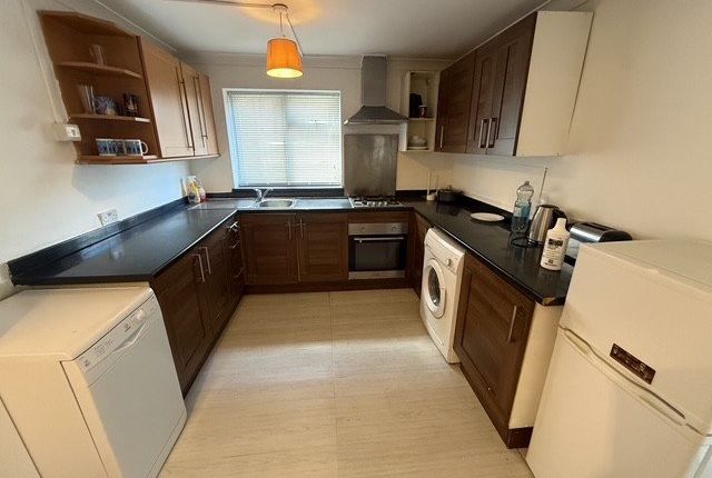 72, Dorchester Avenue, Palmers Green photo 2