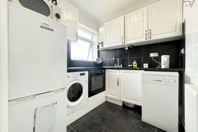 7 Cecil Court, Cecil Road, LANCING photo 3