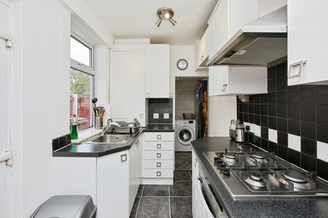 12, Arnold Avenue, Nottingham photo 4