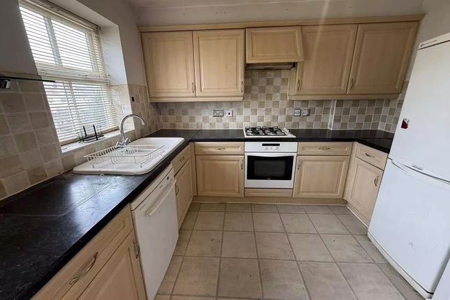 67, Chamberlayne Avenue, Greater London photo 2