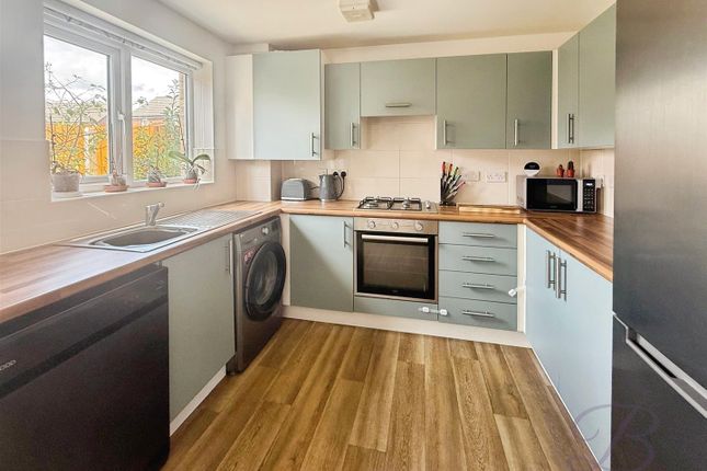 6, Parkgate Close, Newark photo 2
