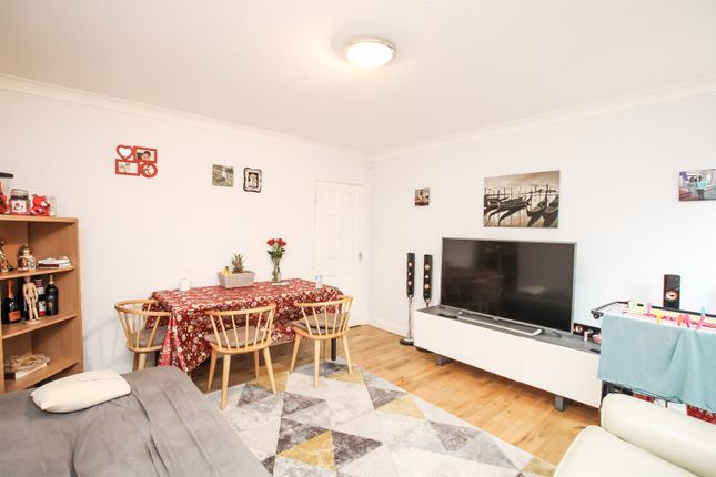 Thumbnail Flat to rent in Summit Avenue, Colindale