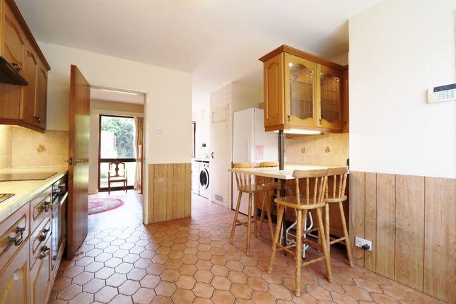 25, Albyfield, Bromley photo 3