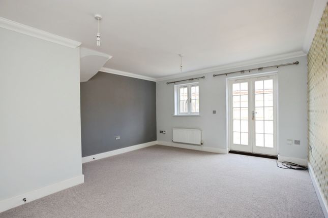 4, Lower St. Marys, Wadhurst photo 2