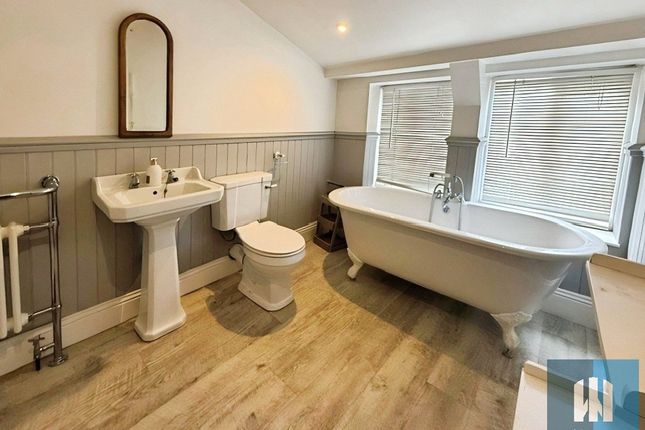 22, Woodhead Road, Holmfirth photo 4
