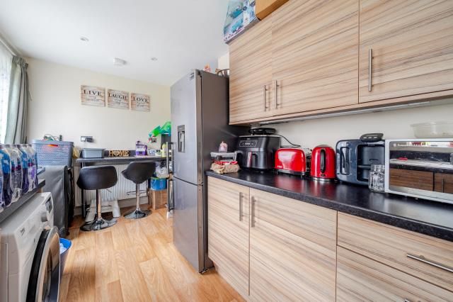 6, Fernley Court, Maidenhead photo 4