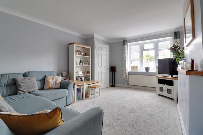 19, Rosedale Avenue, Stonehouse photo 2