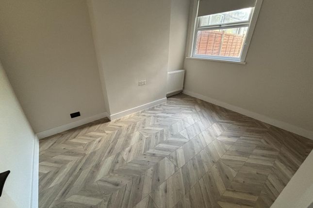 200, Whitehorse Lane, London photo 4