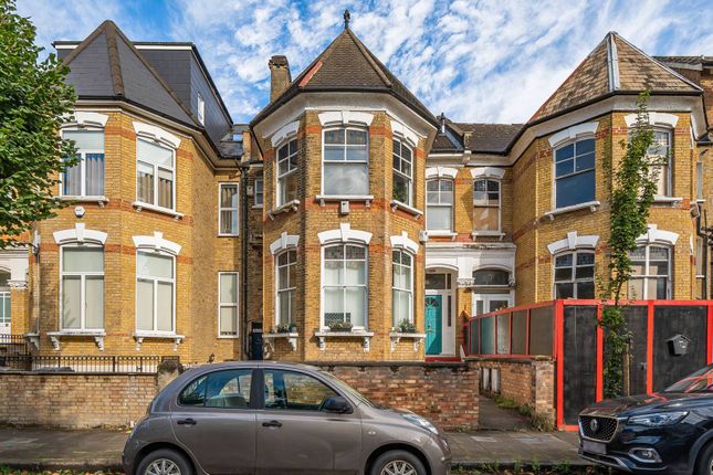 Flat to rent in Osbaldeston Road, Upper Clapton, London