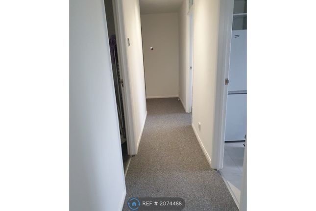 Thumbnail Flat to rent in Highlands Close, Hounslow