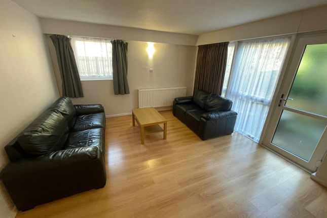Shire Oak Road, Leeds photo 4
