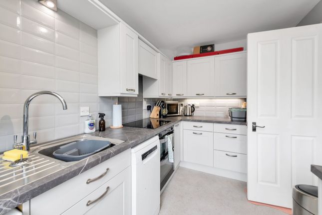 34 Heasman Close, Newmarket photo 2
