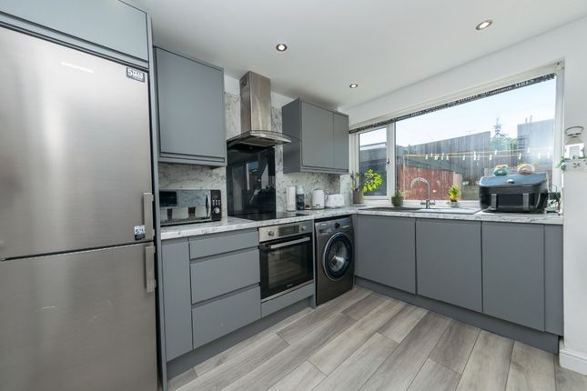 15 Southleigh Grange, Leeds photo 4