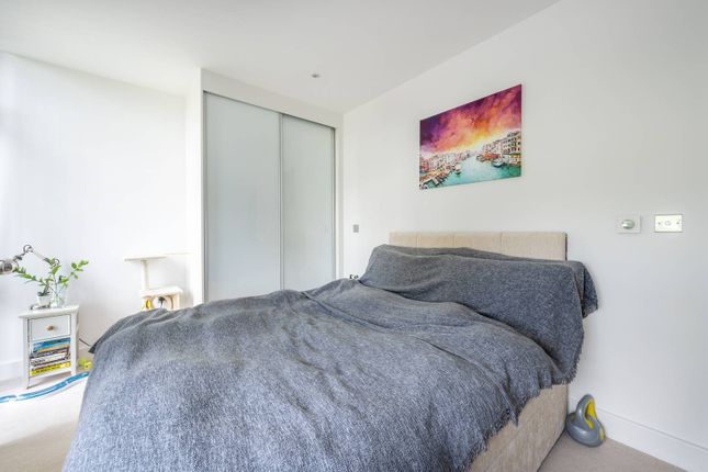 Flat for sale in Frazer Nash Close, Isleworth