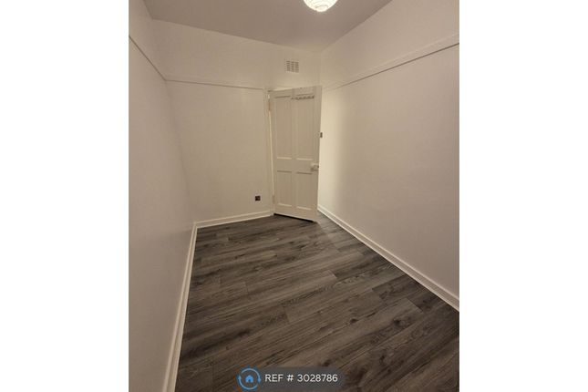 Flat, Bangorshill Street, Thornliebank, Glasgow photo 4