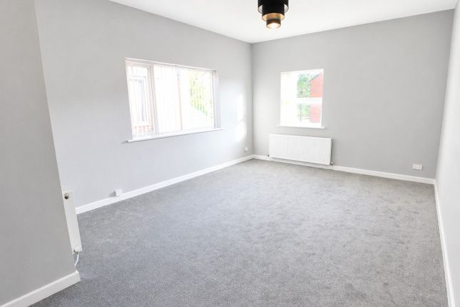 Flat 3, 218, Walmersley Road, Bury photo 2