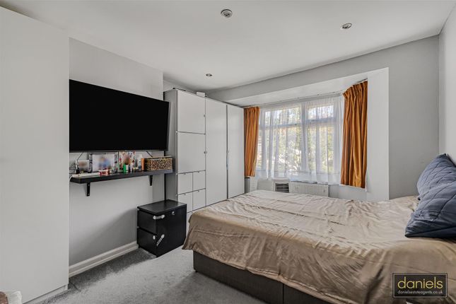 32, Greenbank Avenue, Wembley photo 4