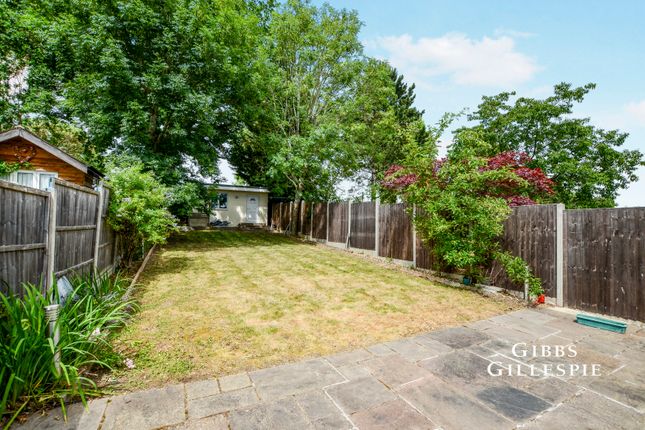 17, Lyndhurst Avenue, Pinner photo 2