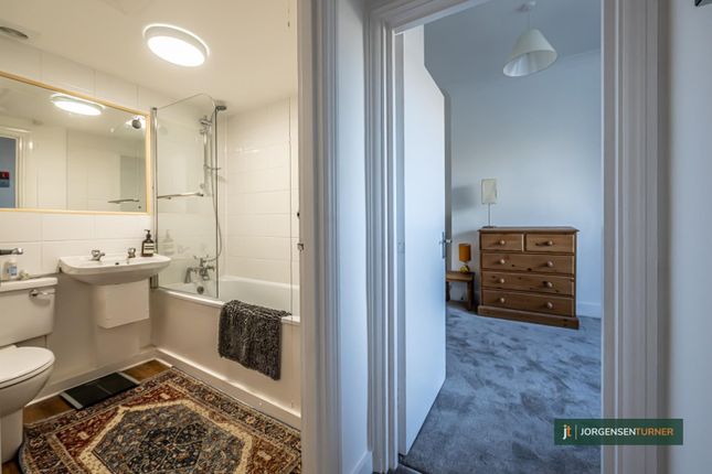 Flat 3, London photo 4